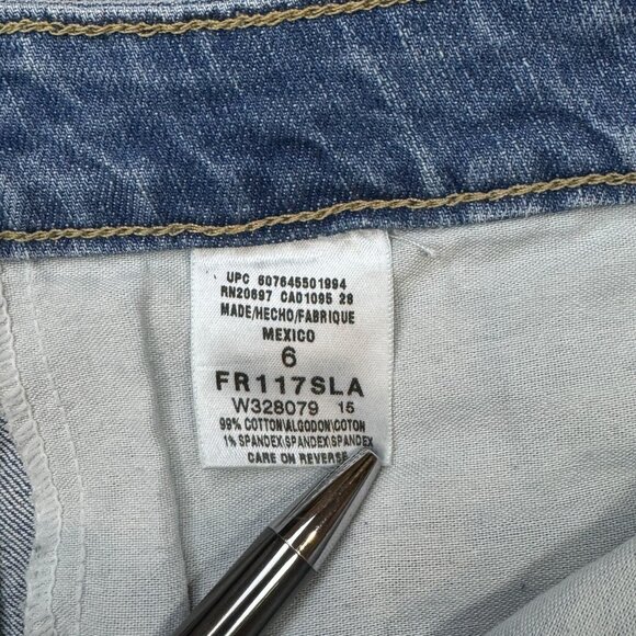 Dickies Womens Blue Denim Bermuda Shorts Mid Rise Flat Front Cotton Blend Size 6 - Picture 7 of 13